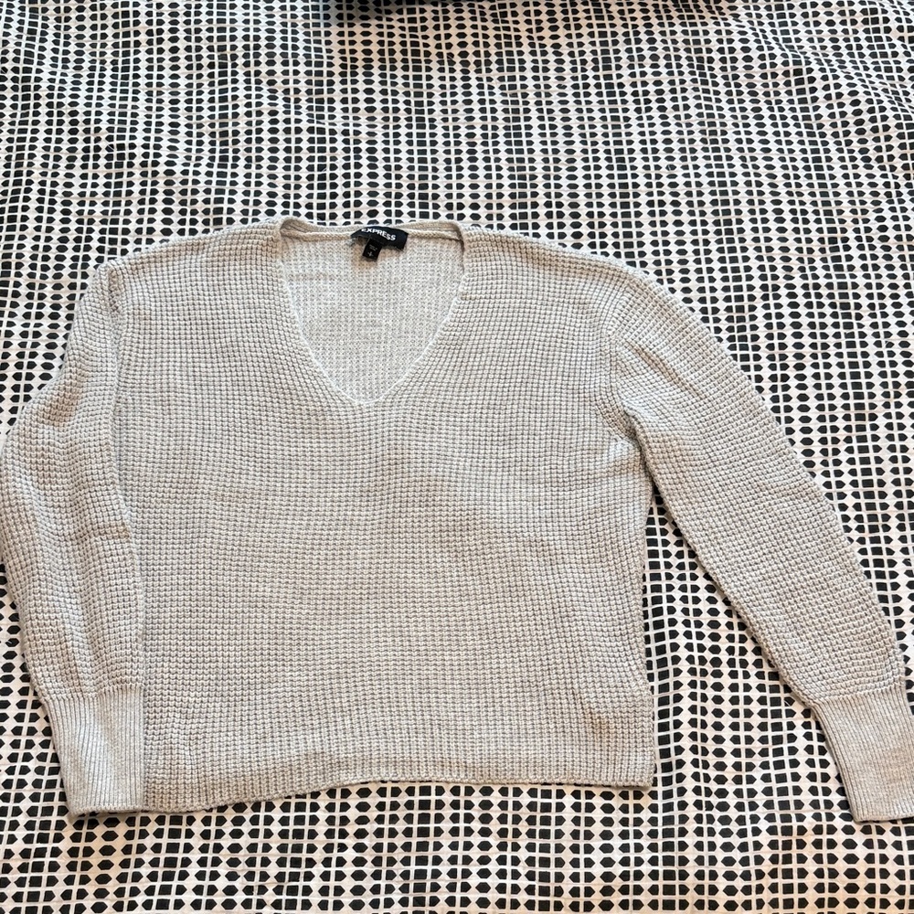 Express Light Gray V-Neck Waffle Knit Sweater
